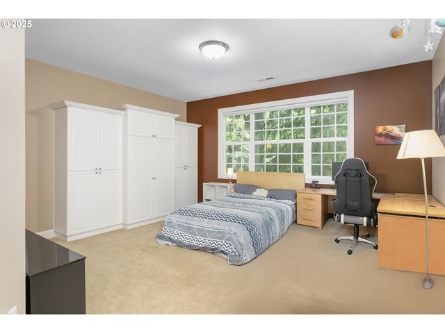 17677 WESTVIEW Dr, Lake Oswego, OR 97034