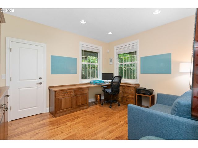 17677 WESTVIEW Dr, Lake Oswego, OR 97034