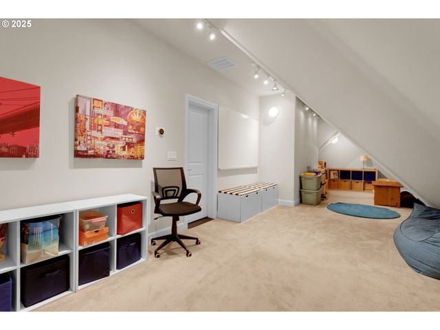 17677 WESTVIEW Dr, Lake Oswego, OR 97034