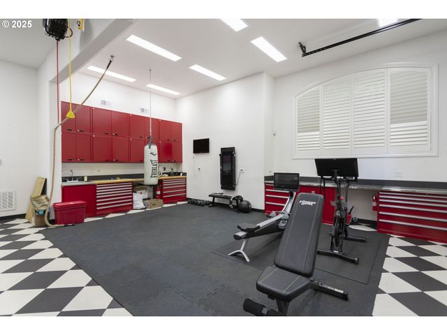 17677 WESTVIEW Dr, Lake Oswego, OR 97034