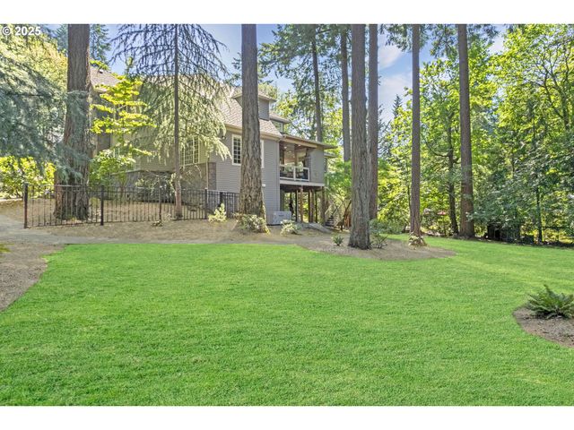 17677 WESTVIEW Dr, Lake Oswego, OR 97034