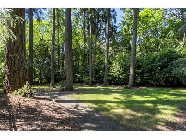 17677 WESTVIEW Dr, Lake Oswego, OR 97034