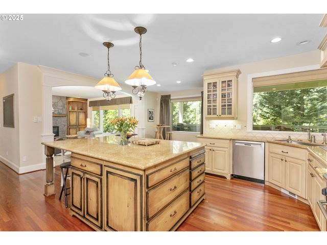 17677 WESTVIEW Dr, Lake Oswego, OR 97034