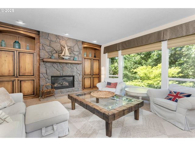 17677 WESTVIEW Dr, Lake Oswego, OR 97034