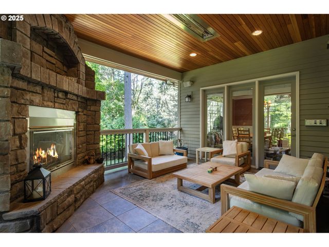 17677 WESTVIEW Dr, Lake Oswego, OR 97034