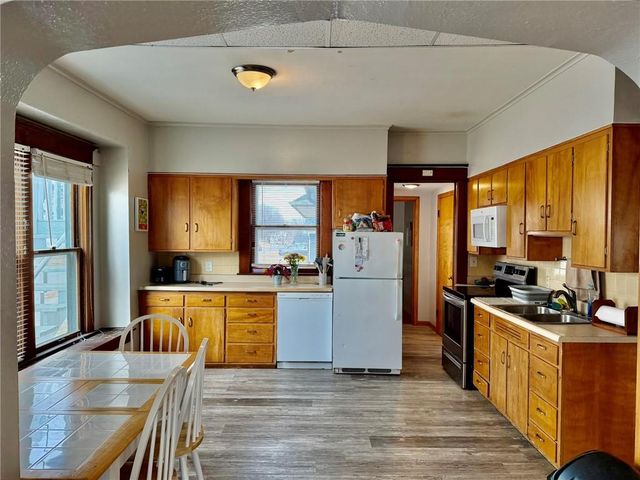 221 W 7th Street, Maryville, MO 64468