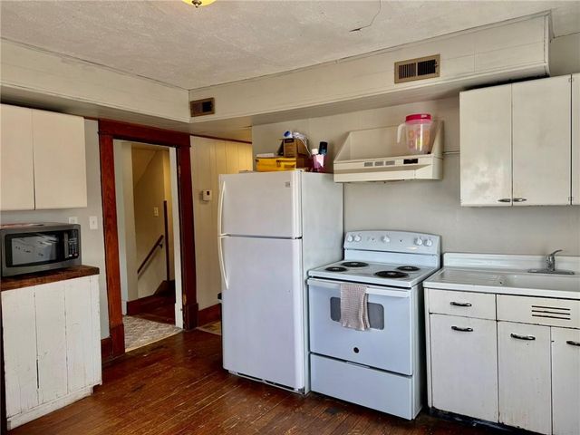 221 W 7th Street, Maryville, MO 64468