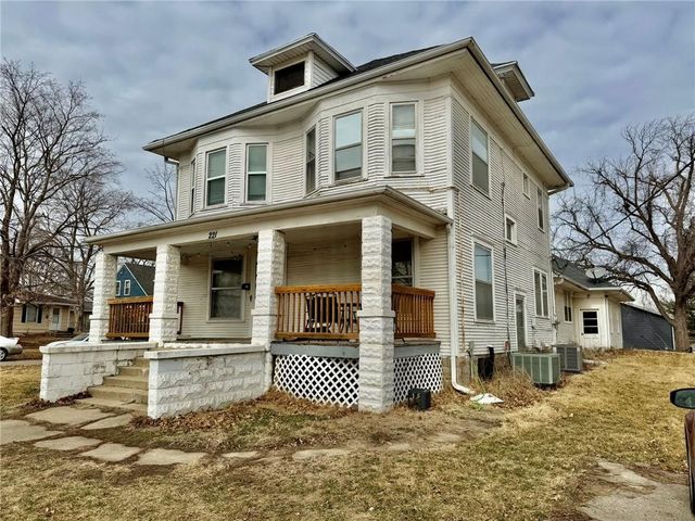 221 W 7th Street, Maryville, MO 64468