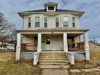 221 W 7th Street, Maryville, MO 64468