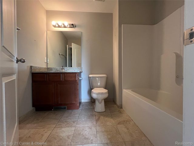 3493 Silver Stone Drive 5, Milford Charter Township, MI 48380