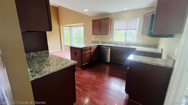 3493 Silver Stone Drive 5, Milford Charter Township, MI 48380