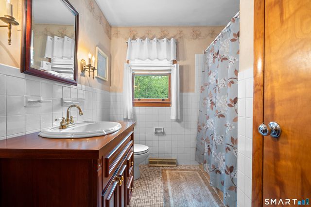 1 Sachem Drive, North Haven, CT 06473