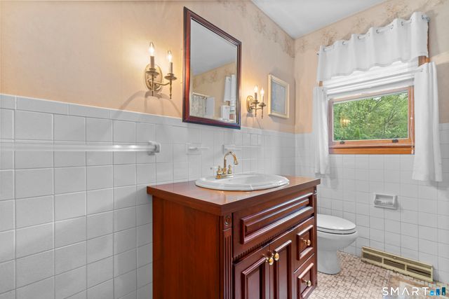 1 Sachem Drive, North Haven, CT 06473