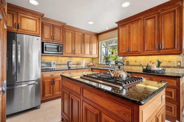 1012 Banyan Way, Pacifica, CA 94044