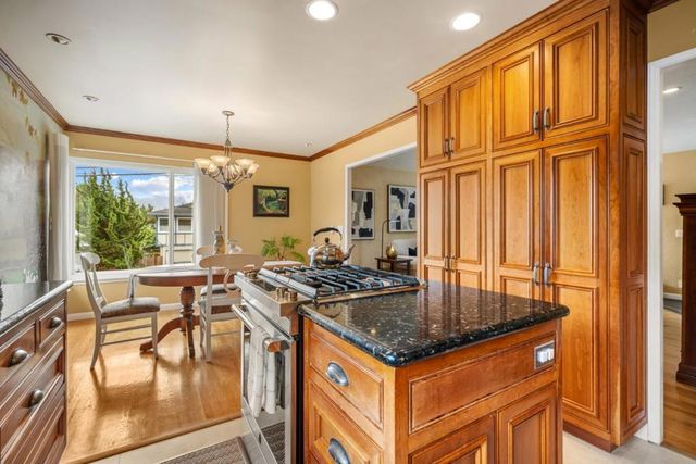 1012 Banyan Way, Pacifica, CA 94044