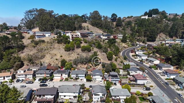 1012 Banyan Way, Pacifica, CA 94044