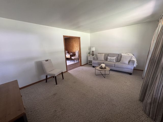 1156 Chestnut Dr, Burns, TN 37029