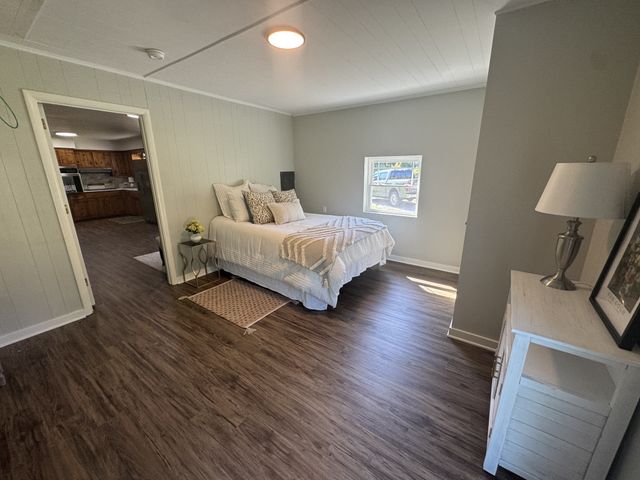 1156 Chestnut Dr, Burns, TN 37029