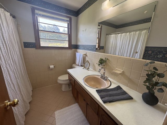 1156 Chestnut Dr, Burns, TN 37029