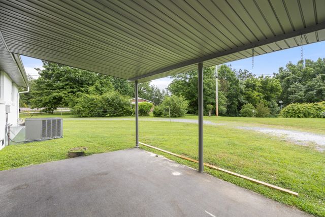 1156 Chestnut Dr, Burns, TN 37029