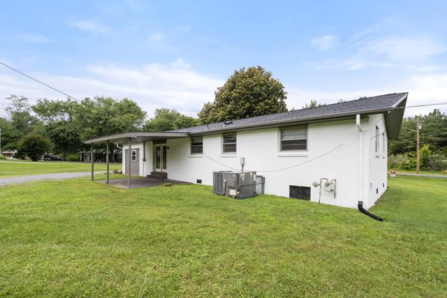 1156 Chestnut Dr, Burns, TN 37029