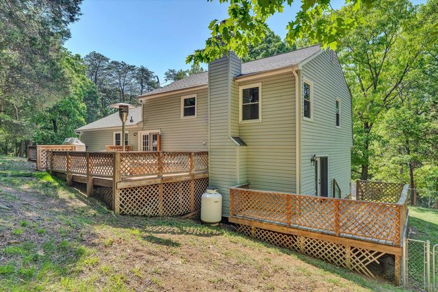 44 Shady LN, Troutville, VA 24175