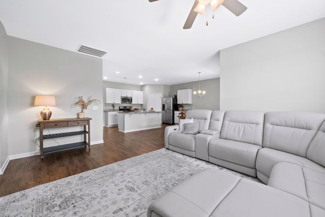 676 Prominence Rd, Columbia, TN 38401