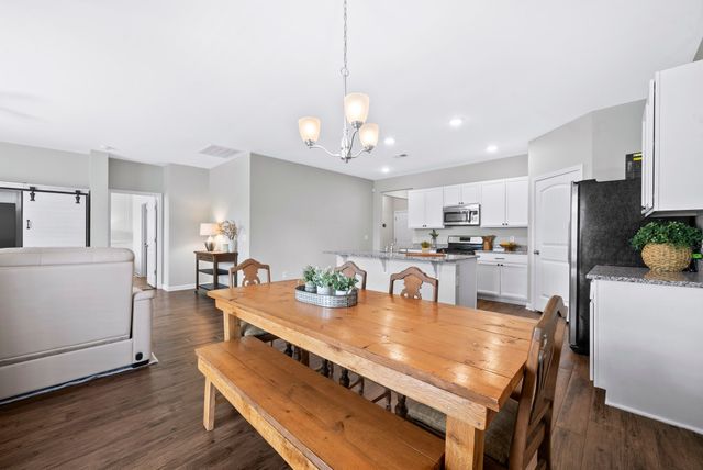 676 Prominence Rd, Columbia, TN 38401