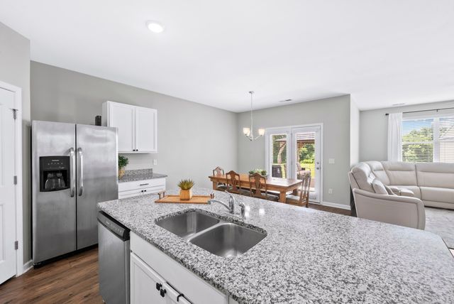 676 Prominence Rd, Columbia, TN 38401