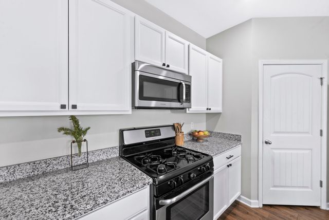 676 Prominence Rd, Columbia, TN 38401