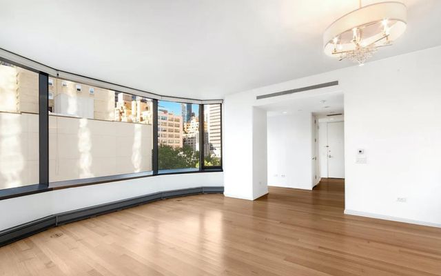 50 United Nations Plz Apt 7D, New York City, NY 10017