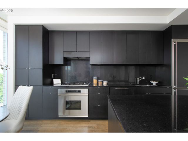 937 Nw GLISAN St 732, Portland, OR 97209