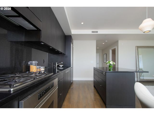 937 Nw GLISAN St 732, Portland, OR 97209