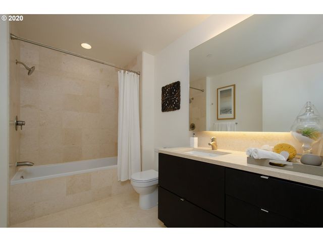 937 Nw GLISAN St 732, Portland, OR 97209