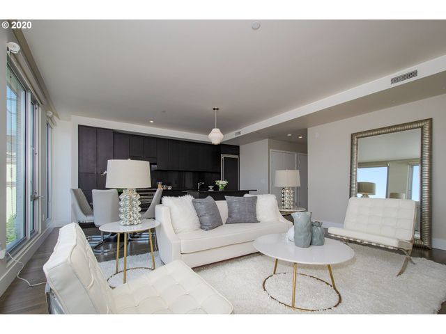 937 Nw GLISAN St 732, Portland, OR 97209