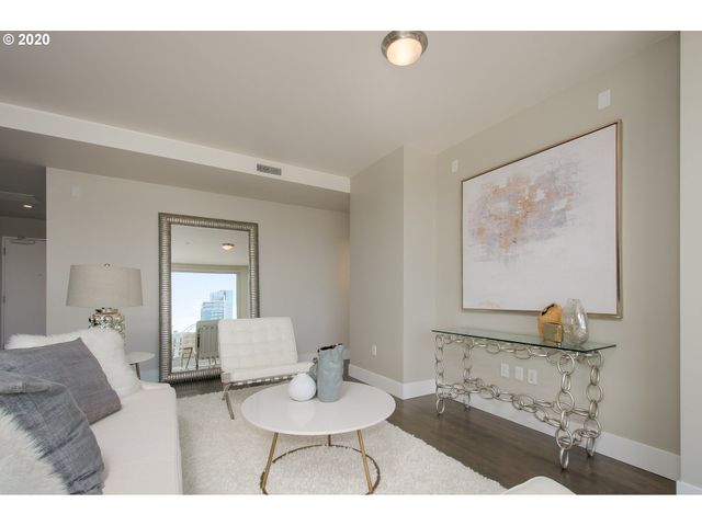 937 Nw GLISAN St 732, Portland, OR 97209