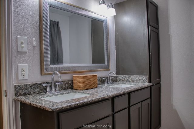 3613 Oak Ridge, Bryan, TX 77802