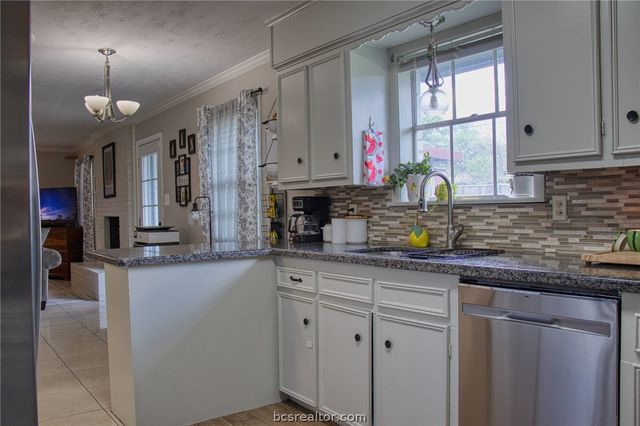3613 Oak Ridge, Bryan, TX 77802