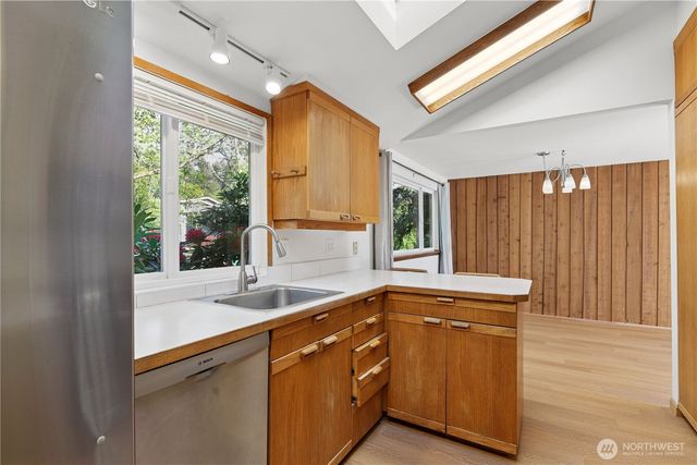 16226 NE 57th Street, Redmond, WA 98065