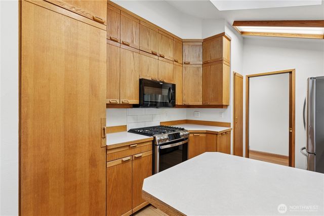 16226 NE 57th Street, Redmond, WA 98065