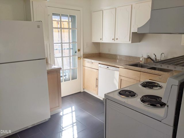 220 Elizabeth Street Apt B6, Chapel Hill, NC 27514