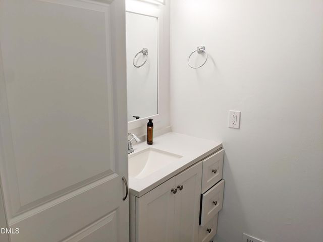 220 Elizabeth Street Apt B6, Chapel Hill, NC 27514