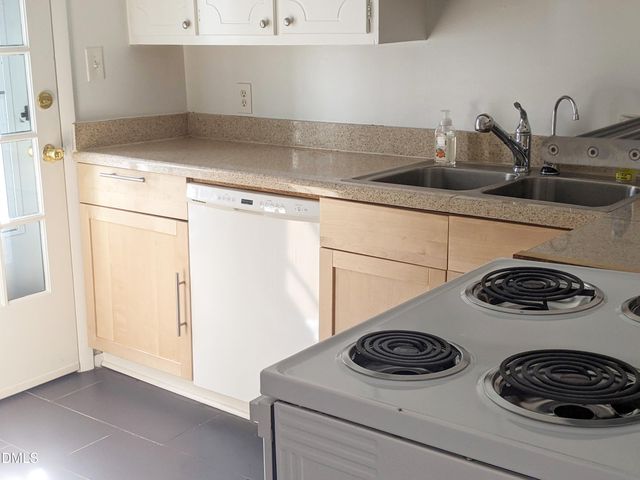 220 Elizabeth Street Apt B6, Chapel Hill, NC 27514