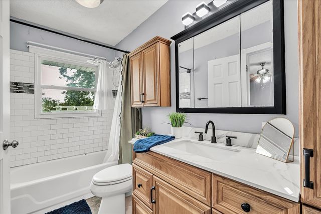 2207 Waveland Drive, Bettendorf, IA 52722