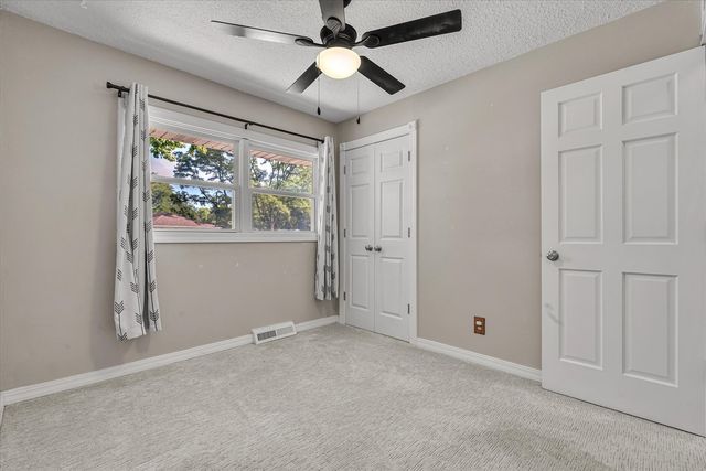 2207 Waveland Drive, Bettendorf, IA 52722