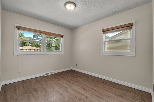 2207 Waveland Drive, Bettendorf, IA 52722