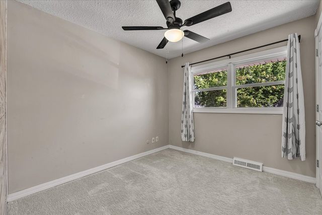 2207 Waveland Drive, Bettendorf, IA 52722