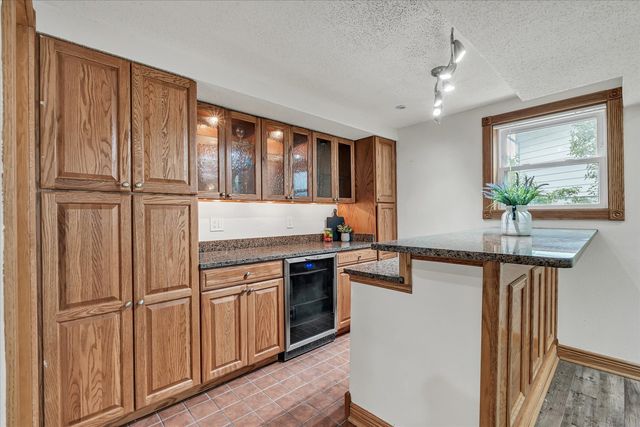 2207 Waveland Drive, Bettendorf, IA 52722