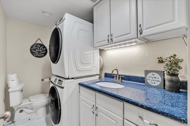 2207 Waveland Drive, Bettendorf, IA 52722
