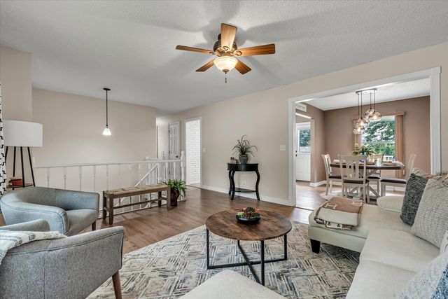 2207 Waveland Drive, Bettendorf, IA 52722